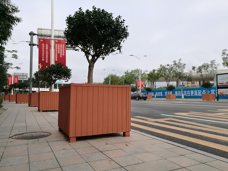 為什么現(xiàn)在的庭院喜歡安裝塑木花架呢?